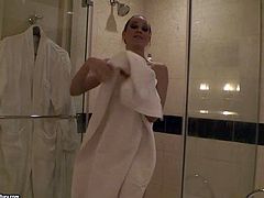 Great looking and foxy brunette pornstar Sandy shows her nice figure in front of the camera after taking a nice warm shower in her bathroom and teases with pleasure
