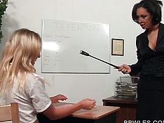 http://img1.xxxcdn.net/09/jl/cp_lesbian_spanking.jpg
