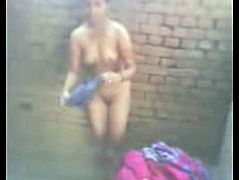 Hot desi aunty-bhabhi changing dress