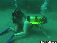 Dude and a chick dive into the ocean and when they reach the bottom they get it on underwater. Yes, hardcore sex under the sea!