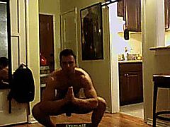 Sexy muscular man shows his sexy hot muscular body and teases his viewers to watch him jerk off his big mard cock in his nice guy cams show