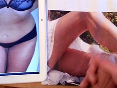 Abgespritzt auf Lovely-Teen die geile Sau