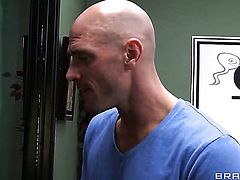 Johnny Sins shows nice sex tricks to Brianna Brooks with the help of his hard snake