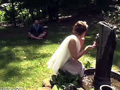 Sssh brings you an exciting free porn video where you can see how a nasty brunette blows her man's cock in the garden while assuming some very interesting poses.