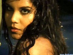 Bollywood Nudes brings you a spectacular free porn video where you can see how a Sensual nude brunette goddess comes from India and teases with her hot body.