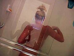 Sexy solo model takes her lingerie and then takes a shower. Then Jessie starts to shave her sexy legs.