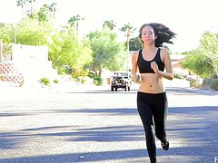 She goes for a jog then in the middle of her run she peeled off her spandex pants and finger fucked her her amazing pussy.