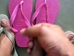 PUNHETA NAS HAVAIANAS