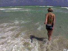 An amateur babe gets fucked by her BF after chilling on a beach