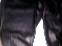 http://img1.xxxcdn.net/0d/7l/6o_leather_leggings.jpg