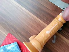 Ich spritze auf einen Dildo Teil 02