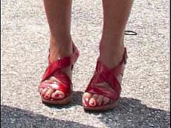 Sarah Palin feet, toes and footwear.