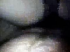 Se la coge a escondias y en lo oscuro