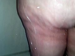 wifes big ass in the shower