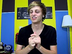 Boy Crush brings you a hell of a free porn video where you can see how the horny twink Jason Aalencia dildos his tight ass while assuming some very hot poses.