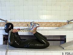 Latex fetish on the rise as this babe goes on with a green latex full body suit with all the chains and shit twisting and flexing around in weird positions.