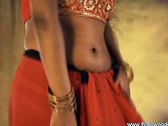 Gorgeous Indian slut's alluring solo teasing show. She will give you one phenomenal show that will make you want bollywood to the extremes with horny babes like her.