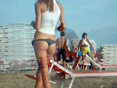 Some Hot Asses In The Beach