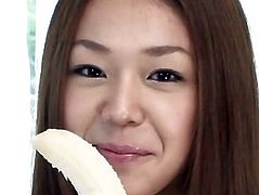 Serina Hayakawa pleases wth her warm lips