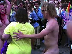 Naked dancing on the street !!!