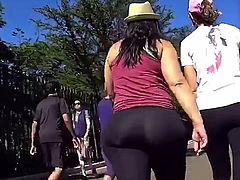 LATINA MEGA ASS IN SPANDEX