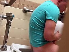 Str8 spy skinhead guy in public toilet