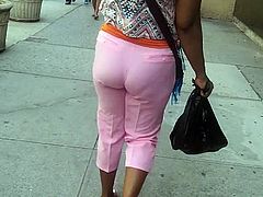 Nice vpl booty milf in pink pants