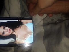 Selena Gomez cumtribute