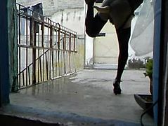 Con la cola 3