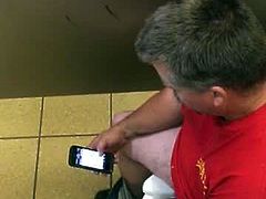 Str8 spy daddy in public toilet