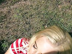 Blonde is fucking in public