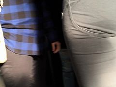 Freshman teen amazing ass in skintight pants (Close-ups)