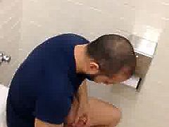 Str8 spy men in public toilet part 1