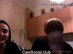 Lady Reveals Tits and Pussy on CamSocial.club