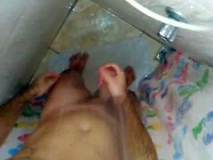 Punheta no banho!