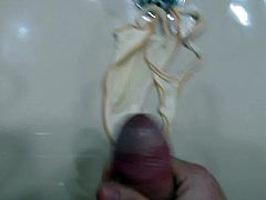 corrida en un tanga usado de mi mujer