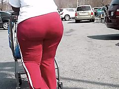 BBW BOOTY GILF IN TIGHT RED YOGA PANTS CANDID