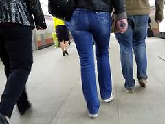 Blonde MILF's ass in tight jeans