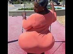 Dzire Thick ass quick walk and twerk