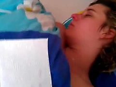 Cumming on my girlfriend 01