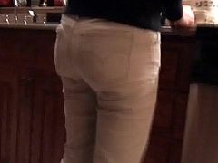 Hot candid voyeur woman in tight jeans