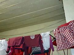 Nackt im Treppenhaus, in den Slip der Nachbarin gespritzt