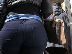 phat ass in jeans GLUTEUS DIVINUS