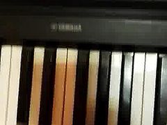 Suonatina su pianoforte della figlia