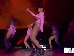 Nicki Minaj ft Beyonce - Feeling Myself ( HOT) Live