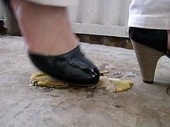 Walkover banana skin