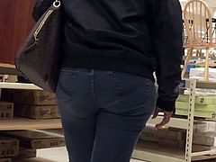 GILF Nice Ass and Hips