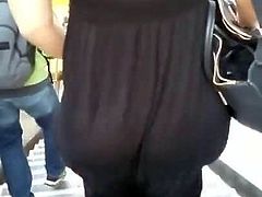 Jiggly pawg ass in black hundreds