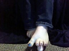 My Feet Jerk off Challenge (2)