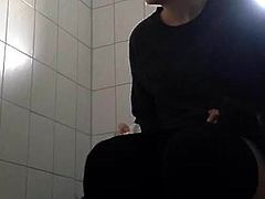 Ex-Flatmate pissing (hidden cam)